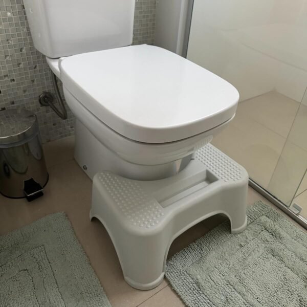 Banquinho Vaso Sanitário Banco de Cócoras Ergonômico Apoio para Pé Privada Banheiro Com Suporte de Celular e Antiderrapante Ergonômico - Imagem 2