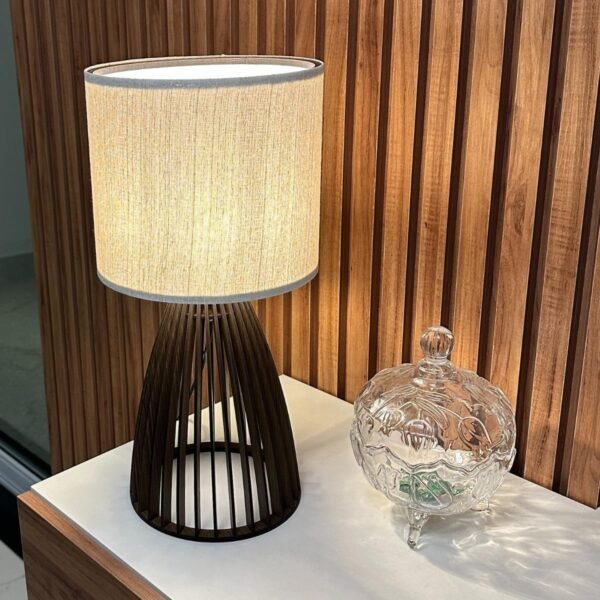 Abajur Luminária Mesa Sile 41 Cm Decorativo Com Fiação Bivolt 110/220V Com Cúpula Estrutura Madeira MDF Cor Imbuia - Imagem 5