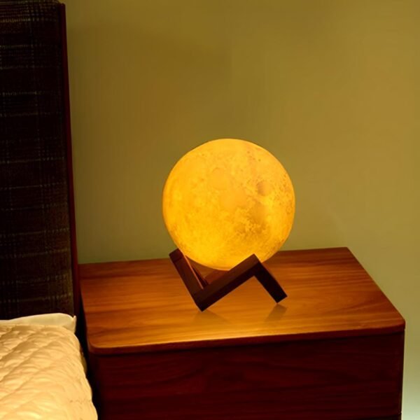 Luminária Lua Cheia 3D, 10 cm, com Suporte de Plástico, Alimentação por bateria, cor luz quente. - Imagem 3