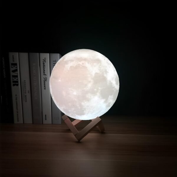 Luminária Lua Cheia 3D, 10 cm, com Suporte de Plástico, Alimentação por bateria, cor luz quente. - Imagem 4