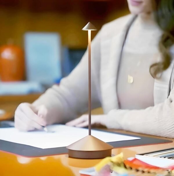 Luminária Abajur de Mesa Moderna Sem Fio Recarregável USB com Variação de Led e Dimmer, 30cm (Marrom) - Imagem 2
