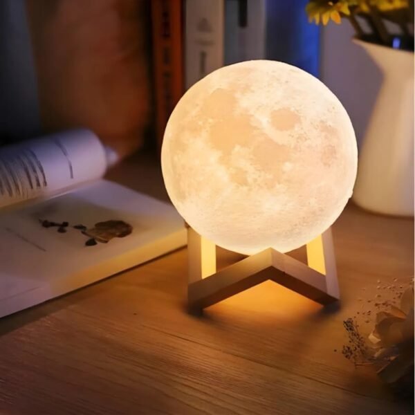 Luminária Lua Cheia 3D 15cm LED USB com Suporte de Madeira – Abajur Decorativo com Toque e Cores RGB - Imagem 2